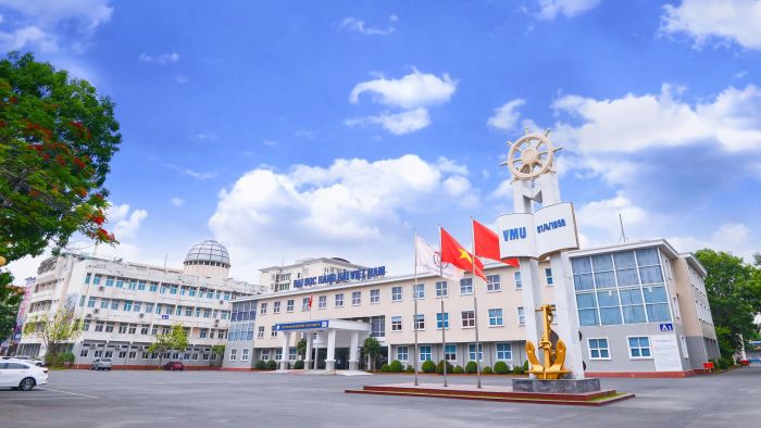 Hình ảnh cảng trường Đại học Hàng hải Việt Nam