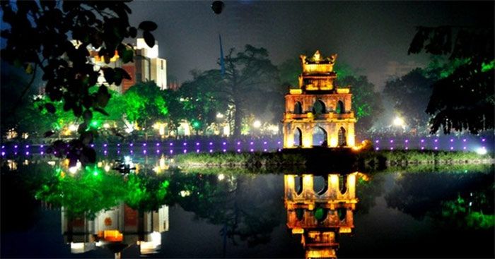 Hình ảnh Hồ Gươm lấp lánh trong nắng mai (Nguồn: internet)