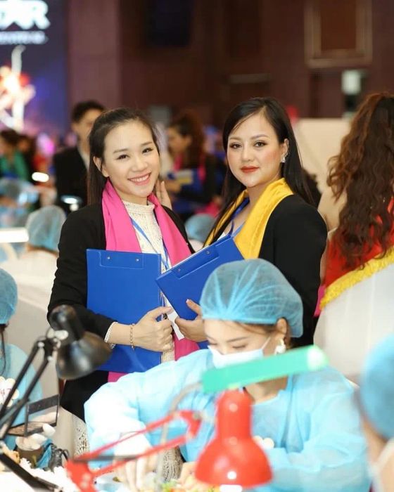 Khoảnh khắc Master Mai Sao thực hiện tác phẩm nghệ thuật