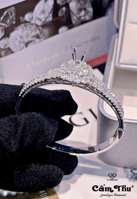 Không gian sang trọng tại Cẩm Thu Jewelry & Diamond
