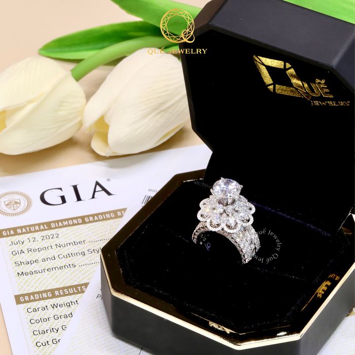 Tác phẩm kim cương đầu tiên tại Quế Jewelry