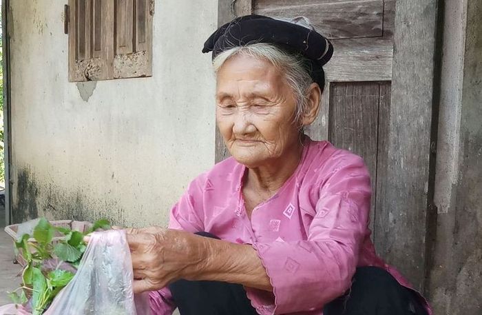 Hình ảnh minh họa ấm áp về tình bà cháu (Nguồn: internet) - Ảnh 1