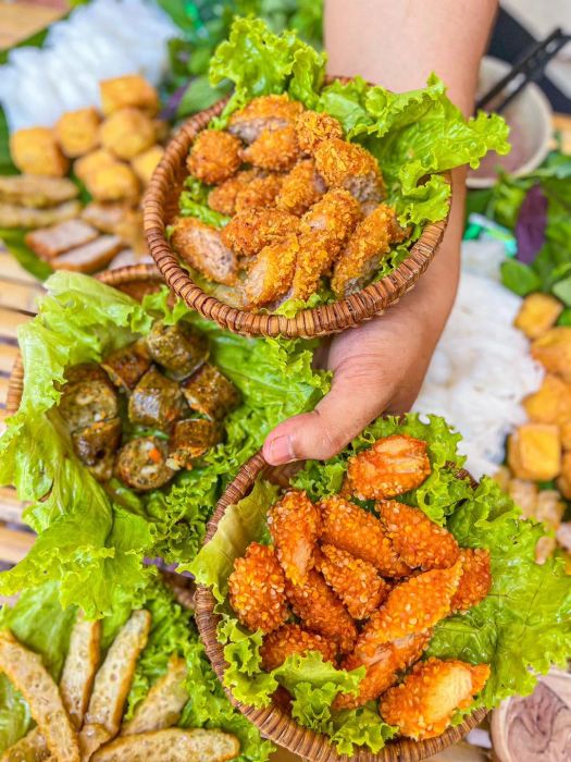 Bún Đậu Gia Minh - Ảnh 3, là nơi không chỉ có món ăn ngon mà còn là một không gian lý tưởng để bạn thư giãn và thưởng thức hương vị Bắc Bộ chính gốc.