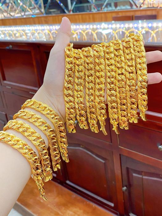 Khám phá không gian sang trọng của Tiệm Vàng Tân Kim Châu qua hình ảnh thực tế - nơi mỗi món trang sức là một tác phẩm nghệ thuật