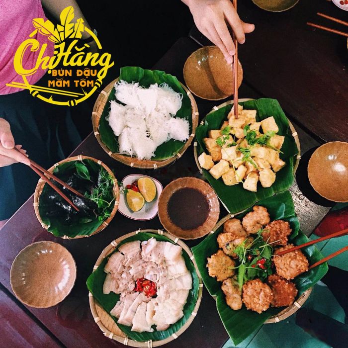 Bún Đậu Chị Hằng - Hình ảnh 2, một phần bún đậu đầy đủ, thơm ngon, với mắm tôm pha chế tỉ mỉ, làm say lòng mọi thực khách.