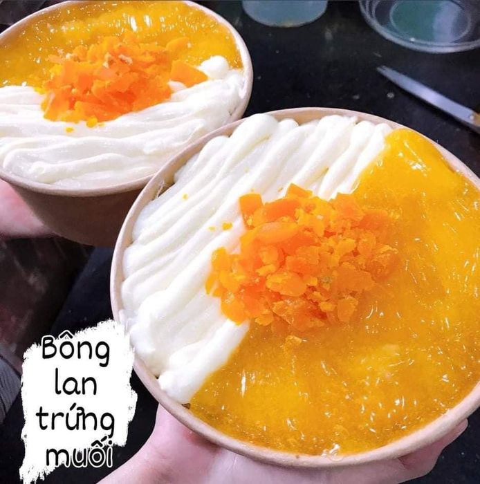 Hình ảnh những chiếc bánh bông lan trứng muối đẹp mắt tại Nacy Thy Vy