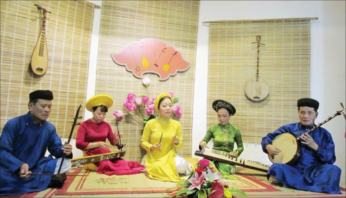 Hình ảnh đặc sắc về đêm ca Huế trên sông Hương (Nguồn: Internet)