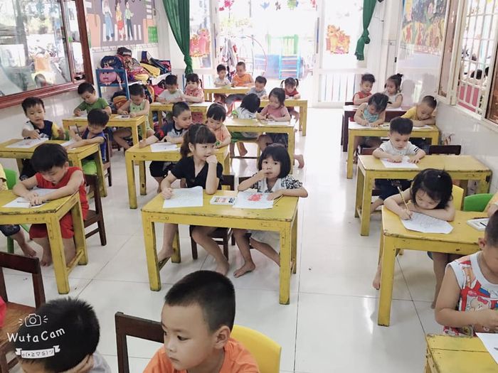 Giờ học sáng tạo đầy màu sắc tại Mầm Non Búp Măng (Ảnh 2)