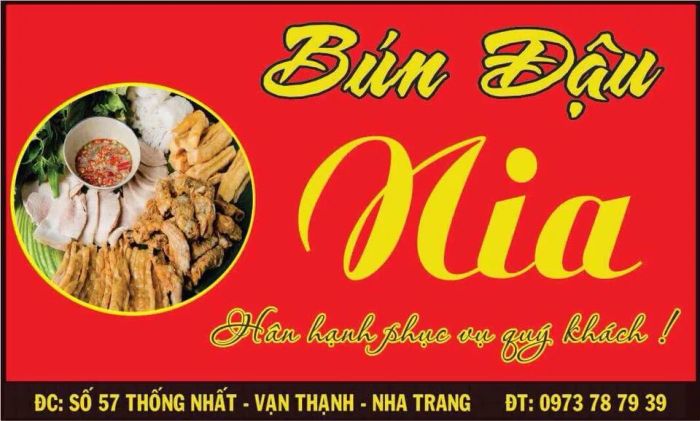 Bún Đậu Nia - Hình ảnh 1, thể hiện một phần bún đậu đẹp mắt với mắm tôm, đậu rán giòn, nem rán và các topping hấp dẫn khác, thu hút mọi ánh nhìn.