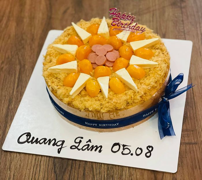 Hình ảnh bánh bông lan trứng muối đa dạng tại Nguyễn Hoàng Bakery