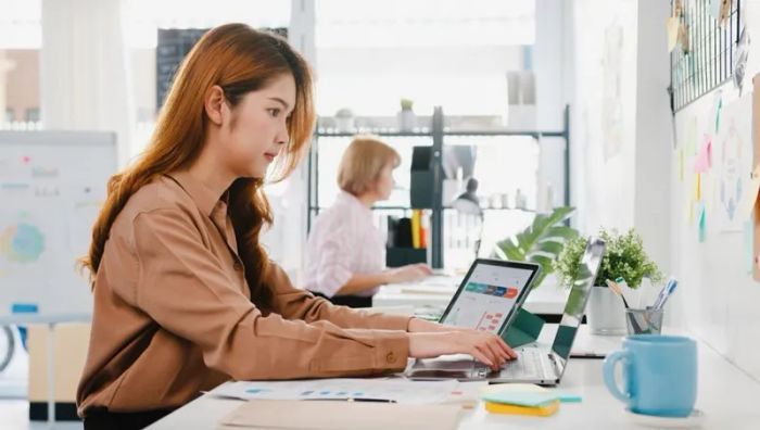 Ưu tiên lựa chọn những trung tâm có hệ thống máy tính hiện đại hình 1