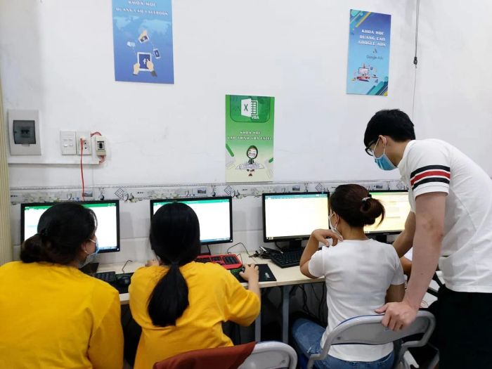 Chọn hình thức học phù hợp: Online hay Offline? hình 1