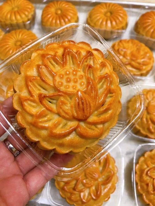 Hình ảnh bánh trung thu nhiều màu sắc tại Phú Quý