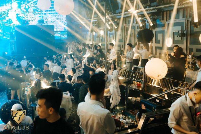 H Club - Ảnh góc quầy bar sang trọng