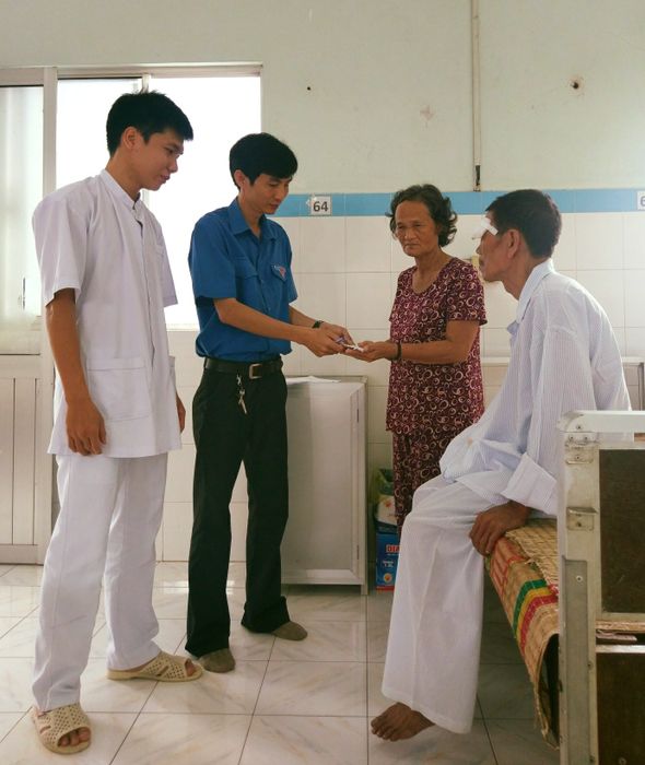 Hình ảnh đội ngũ y bác sĩ chuyên nghiệp tại Bệnh viện Mắt - Răng Hàm Mặt Cần Thơ