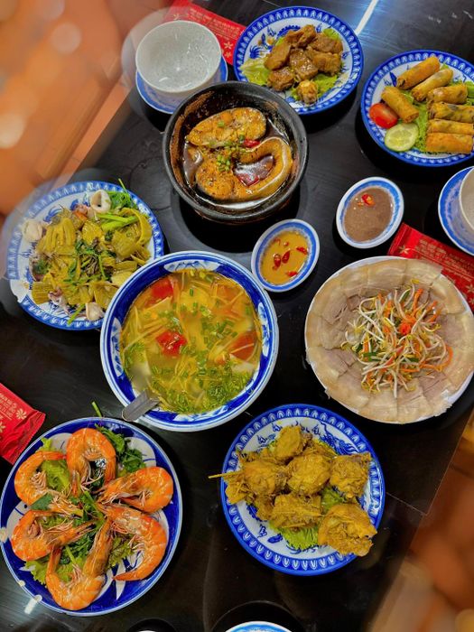 Món ngon dân dã tại Cơm Niêu Rau Tập Tàng