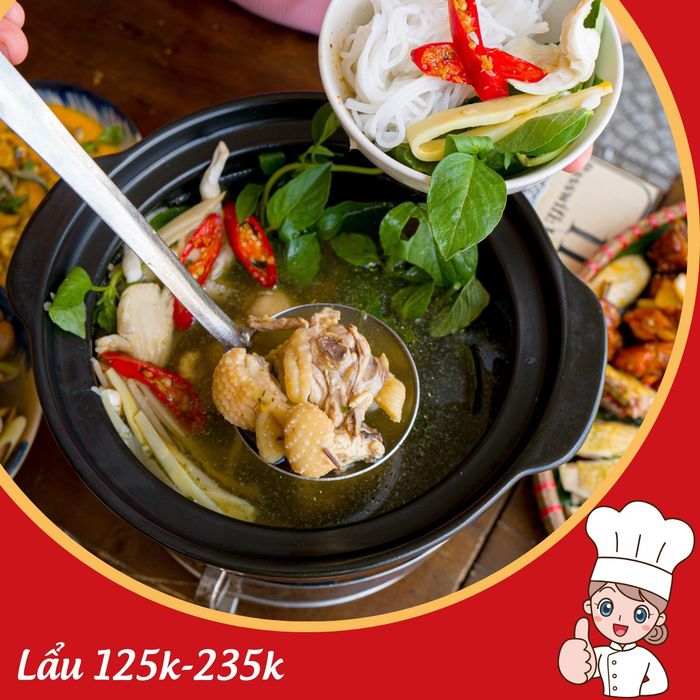 Không gian ấm cúng tại Lẩu Gà 76