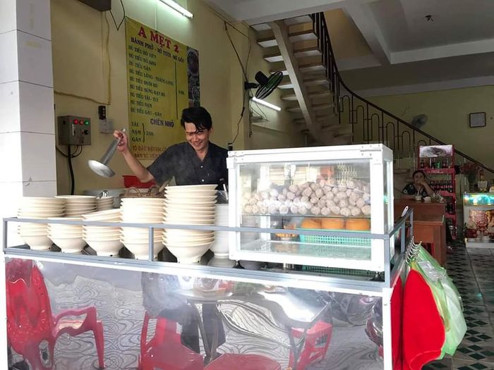 Hình ảnh tô hủ tiếu bò viên thơm ngon tại AMET