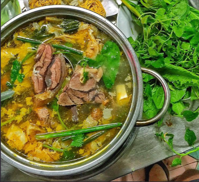 Không gian ấm cúng tại Lẩu Bò Cay Tâm