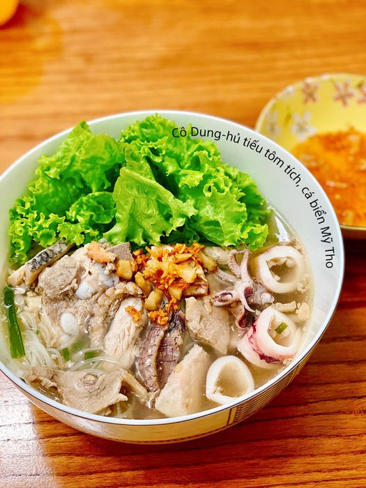 Hình ảnh tô hủ tiếu tôm tít thơm ngon tại quán Cô Dung