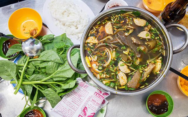 Không gian ấm cúng tại Lẩu Bò Già Lang