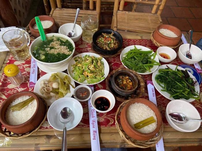 Món ngon đậm chất Huế tại Cơm Niêu Hương Huế