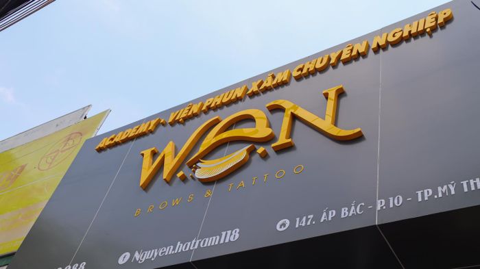 Học viên thực hành kỹ thuật phun xăm tại W.O.N