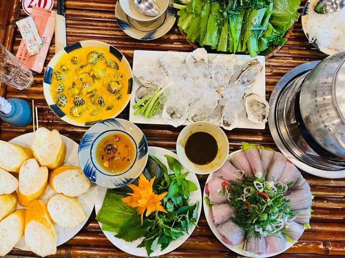 Không gian ấm cúng tại Cơm Niêu Thành Nam