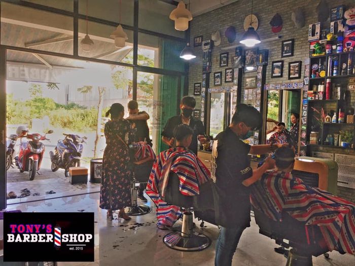 Phong cách phục vụ chuyên nghiệp tại TONY BarBer Shop