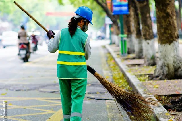 Hình ảnh minh họa ấn tượng về học sinh chung tay bảo vệ môi trường học đường (Nguồn: Internet)