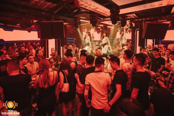 New Square Bar - Ảnh sân khấu biểu diễn sôi động
