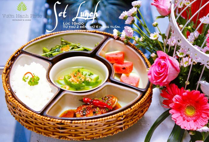 Những chai vang cao cấp được phục vụ tại Vườn Hạnh Phúc