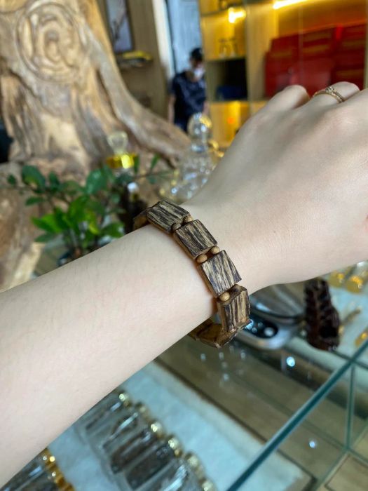 Trầm Hương Thế Gia ảnh 1 - Tinh hoa chế tác qua từng đường nét