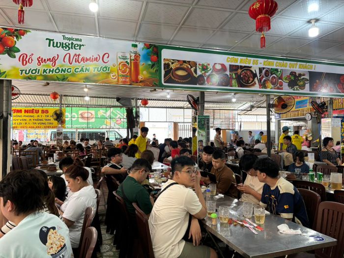 Không gian ấm cúng tại Cơm Niêu 55 Vũng Tàu