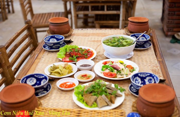 Món ngon đậm chất Huế tại Cơm Niêu Huế Xưa
