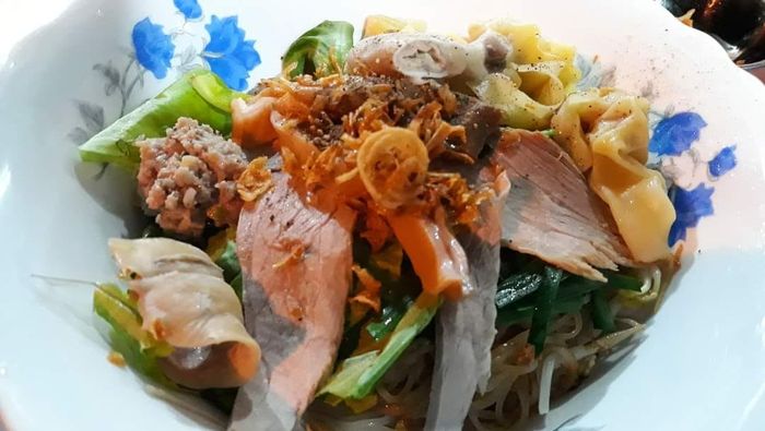 Góc ảnh chân thực về quy trình chế biến tại Hủ Tiếu Tư Lùn