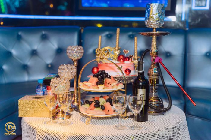 New Square Bar - Ảnh góc quầy bar hiện đại