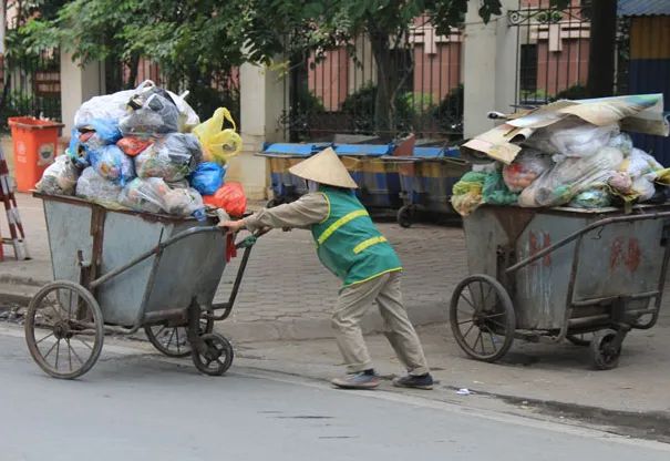 Hình ảnh minh họa sinh động về bảo vệ môi trường học đường (Nguồn: Internet)
