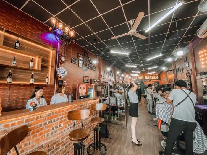 Nghệ thuật cắt tóc đỉnh cao tại Vương Barber Shop