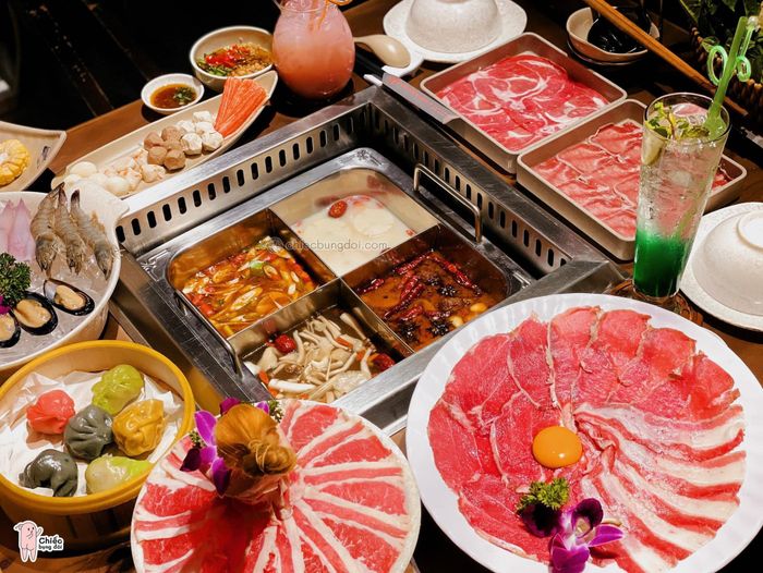 Những món ăn được trình bày nghệ thuật tại Lẩu Hương Cảng