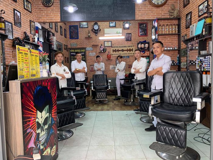 Những tác phẩm nghệ thuật từ kéo và tóc tại Hùng Barber Shop