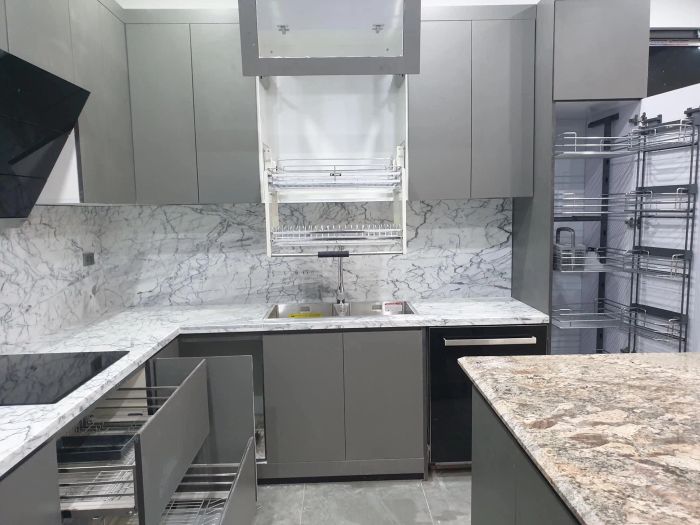 Bộ sưu tập thiết bị nhà bếp đa dạng tại showroom
