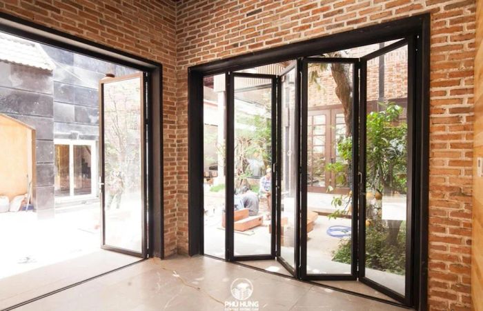 Bộ sưu tập thiết kế cửa nhôm kính đẳng cấp của Phú Hưng - Ảnh 2