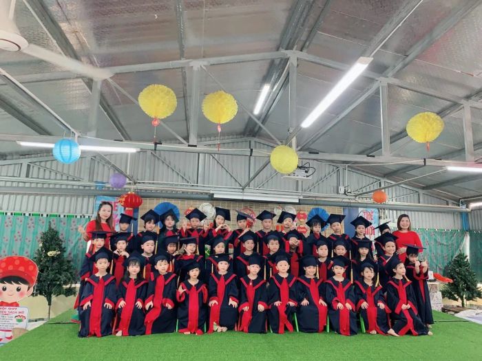 Trường Mầm Non Tư Thục Họa Mi - Khoảnh khắc đầu tiên: Không gian học tập tràn đầy màu sắc và niềm vui cho các bé.