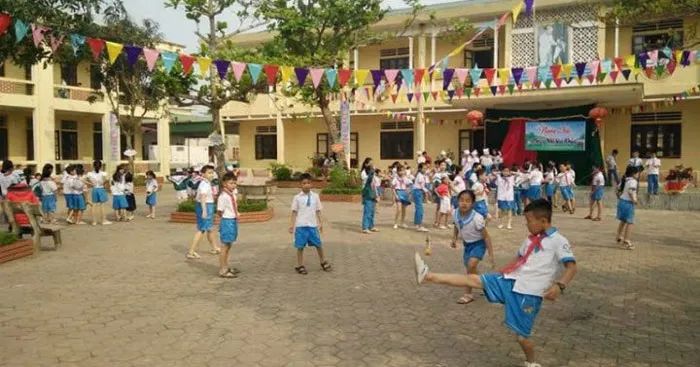 Bức tranh sống động về giờ ra chơi (Nguồn: Internet)