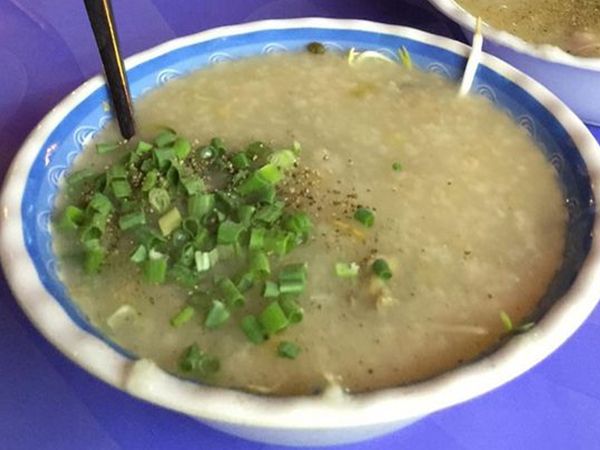 Hình ảnh tô cháo mực tôm khô thơm ngon tại Nguyễn Thái Bình