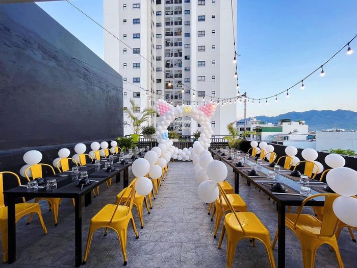 Không gian sang trọng và hiện đại tại HEM Mixdrinks & Food