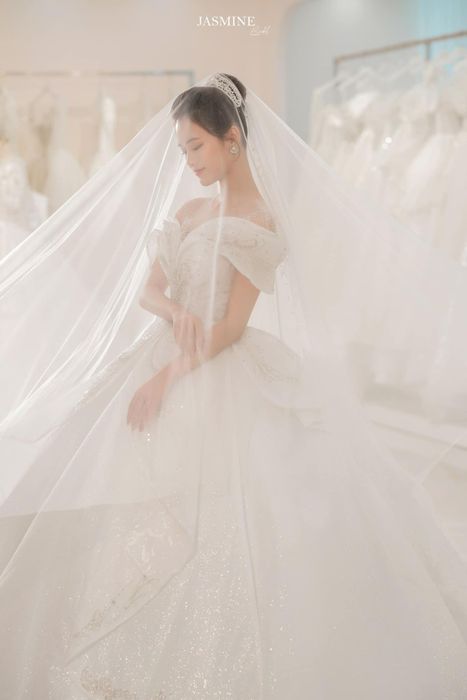 Khoảnh khắc tỏa sáng cùng váy cưới Jasmine Studio - Ảnh 2