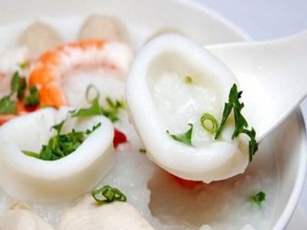 Hình ảnh minh họa số 2 về tô cháo mực hấp dẫn