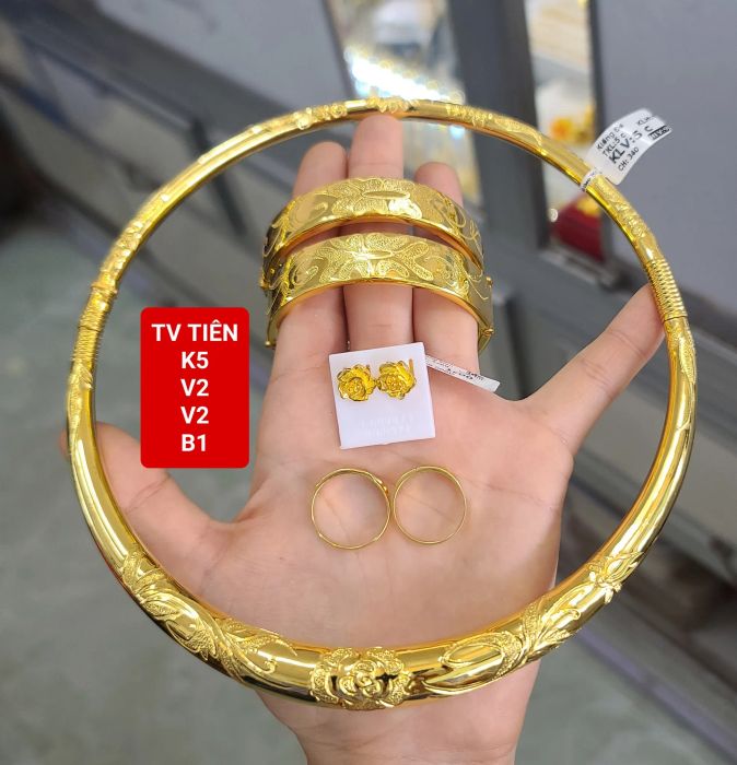 Không gian sang trọng tại Tiên Jewelry
